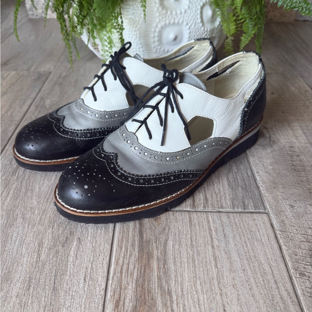 Girotti  women shoes Leather Black Gray & White Wingtip Oxford Lace-Up Shoes